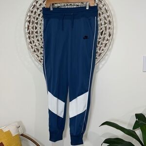 Nike chevron blue and white joggers size medium new without tags